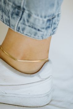 ✨ Summer vibes are here with our stylish herringbone chain anklet in gold-filled! Wear it solo or layer it up for effortless everyday style. Your go-to for sunny days ahead! ☀️💛 ∙ C H A I N ∙ D E T A I L S ∙ - 18k Gold Filled Curb Chain- 18k Gold Filled Findings- 10 inches in length ∙ G O L D ∙ F I L L E D ∙ Gold-filled components contain 100+ times more real gold than gold-plated components and are both durable and tarnish resistant. It is more affordable and accessible than solid gold but higher quality than gold plated. Gold Anklets As Spring Gift, Gold Anklets For Everyday Summer Wear, Trendy Summer Anklets For Everyday Use, Trendy Everyday Anklets For Summer, Trendy Everyday Summer Anklets, Minimalist Gold Anklets For Summer, Minimalist Gold Anklets For Everyday, Everyday Minimalist Gold Anklets, Casual Gold Minimalist Anklets