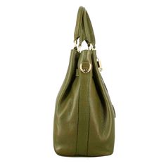 Elegant handbag
High quality green grained leather
Metal zip closure
Gold-colored metal buckle with twist closure
Fabric lined
Removable shoulder strap
Made by hand
Made in Italy
Longueur 34,5 cm
Largeur 18 cm
Hauteur 28 cm Green Leather Top Handle Shoulder Bag, Green Crossbody Business Bag, Green Business Shoulder Bag With Detachable Strap, Green Shoulder Bag With Detachable Strap For Business, Classic Green Shoulder Bag With Detachable Handle, Classic Green Shoulder Bag With Detachable Strap, Luxury Olive Bag With Detachable Strap, Classic Green Satchel With Detachable Handle, Green Business Satchel With Gold-tone Hardware