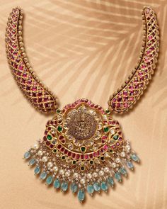 Russian Emerald, South Indian Bridal Jewellery, Simple Jewellery, Antique Necklaces Design, Antique Necklaces, Royalty Aesthetic, Antique Jewellery Designs, Antique Jewelry Indian, Indian Jewellery Design