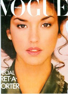 a magazine cover with a woman's face on the front and bottom page, in french