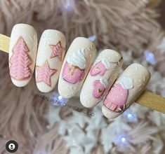 Christmas Cookie Nails, Pink Gingerbread Nails, Kawaii Christmas Nails, Nail Designs Foil, Pastel Christmas Nails, Nail Noel, Unghie Nail Art