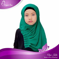 Nama hijab: Alya kids Tanpa penitik dan jarum pentul. Cocok dikenakkan pada acara formal/ nonformal. Cocok jg untuk yg punya pipi chubi, setelah pakai ini jd terlihat lbih tirus ^_^ . .  Ukuran: . -panjang depan:19cm dari bawah dagu . -panjang belakang:36cm . -Jahitan pinggiran di jahit rapih . . - Bahan: Double ceruti Hijab Styles, Modest Fashion Outfits, Hijab Fashion, Modest Fashion, Fashion Outfits, Quick Saves