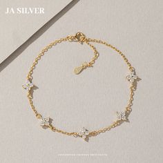 Color: 18K Gold Fashion Element: Flowers Style: Simple Gold Bracelet Simple, Zircon Bracelet, Modern Gold Jewelry, Bracelets Design, Gold Girl, Gold Armband, Silver Jewelry Necklace, Stylish Bracelet, Classy Jewelry