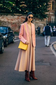 MFW Day 4 Fashion Week Ss 2024, Peach Outfits, Peach Outfit, Style Development, Peach Clothes, Coral Shades, Caroline Issa