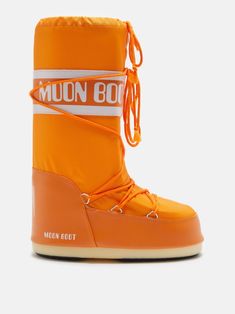 apricot orange water-repellent padded design logo-print strap aesthetic criss-cross tubular laces (not to be used to tighten boots) metal eyelet detailing full foam lining top drawstring fastening round toe calf-length contrasting rubber sole slip-on style Boots Moon, Orange Water, Apricot Orange, Mule Sneakers, Moon Boot, Low Boots, Slip On Boots, Moon Boots, Baby Boots