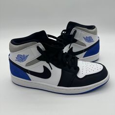 Nike Air Jordan 1 Mid SE Union Royal Men's US Size 10 Shoes 852542-102 Union White/Black Royal Basketball Sneakers • pre-owned in good condition as shown in photos; please note slight staining on blue portion of back of left shoe; please see last photo for LEGIT App Authentication The Air Jordan 1 Mid SE Union Royal draws inspiration from some of Jordan Brand’s most recognizable colorways to create a new look. The design slightly resembles the Union LA Jordan 1 with its reconstructed tooling around the ankle. The upper of the Air Jordan 1 Mid SE Union Royal features a white leather base with black nylon paneling and Swooshes. Grey, black, blue and white are also prominent in the shoes’ overlays, contrast stitch, and iconography. A concentric outsole that enhances traction and an Air midsol