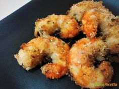 some fried food is sitting on a black plate and it looks like they have been cooked