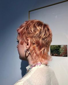 a ginger to pink short mullet with short bangs and waves is a catchy and bold idea to make a statement with Long Blonde Mullet, Curly Pixie Mullet, Curly Shullet, Dyed Mullet, Short Punk Hair, Pixie Mullet, Haircut With Layers, Haircuts To Try, Short Mullet