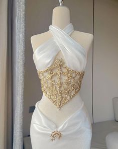 White Dress With Corset, Prom 2k24, Royalty Dr, Look Gatsby, Itgirl Aesthetic, Angel Core, Top Cosplay, Instagram Dress, Indian Photoshoot