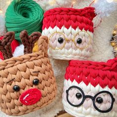 Receitas Natalinas de Amigurumis Amigurumi Tutorial, Cup Cozy, Christmas Crochet, Yarn Crafts, Straw Bag, Crochet Projects, Macrame, Cross Stitch