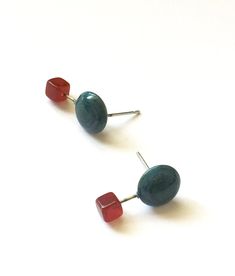 Marbled teal blue disc stud earrings in a 9mm stud with a carnelian red cube drop. A stud with a little drop stud hanging from it. Love the mid-century modern meets today look. Each measures just over 1/2" in length. So lightweight you won't even feel them when you wear them. Earrings are made with vintage lucite parts that were made in Rhode Island in the 1960's - early 80's by Best Plastics. We hand-set them with surgical steel earring posts and they have sturdy surgical steel/acrylic backings Red Stud Earrings, Artsy Chic, Blue Disc, Red Earrings Stud, Button Studs, Cute Stud Earrings, Red Studs, Surgical Steel Earrings, Yellow Earrings