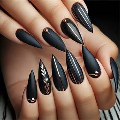 Black And Silver Almond Nails, Black Fall Nail Ideas, Viking Nail Art, Goth Winter Nails, Black Gold Nail Art, Blk Nails, Trendy Nails Stiletto, Gothic Nail Art, Winter Nail Art Designs