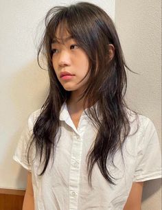 Mid Length Hair Choppy Layers, Wispy Layered Hair Medium, Hush Cut, Haircut Inspo, Hair Inspiration Long, Hairstyle Inspo, Hairstyles For Layered Hair, Hair Idea, Shot Hair Styles