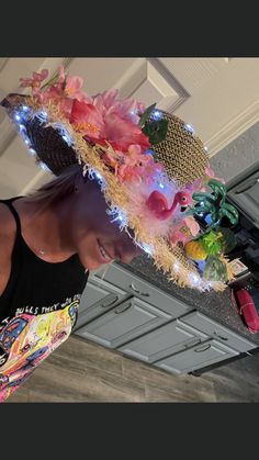 Parrot Head Jimmy Buffet Party Ideas, Margaritaville Party Outfit, Crazy Kentucky Derby Hats, Margaritaville Parrot, Kentucky Derby Diy, Parrothead Party, Kentucky Derby Party Hats, Buffet Theme, Derby Hats Diy Ideas