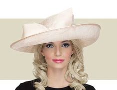 This soft gold Arbor hat is a modern take on the classic ladies hat. Get it here today along with many other elegant hats from Gold Coast Couture. Luxury Gold Wide Brim Hat, Feminine Fitted Hat With Curved Brim, Kentucky Derby Hats With Structured Crown, Luxury Boater Hat With Flat Brim, Luxury Formal Hats With Structured Crown, Luxury Formal Hat With Structured Crown, Church Hats With Short Brim, Feminine Hats For Royal Ascot, Chic Hat With Structured Crown