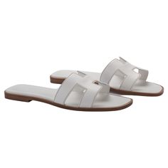 Hermes brand new white calfskin oran sandals. Size European N. 38 1/2, come with dust cover and original box. French Scarf, Hermes Sandals, Hermes Oran Sandals, French Shoes, Kelly Bag, Italian Shoes, Vintage Hermes, Green Suede, Hermes Bags