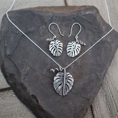 Monstera Deliciosa Jewelry Set – The Striped Cat Metalworks Heart Plant, Acorn Jewelry, Vegan Jewelry, Real Leaf, Striped Cat, Monstera Deliciosa, Leaf Jewelry, Ethical Jewelry, Silver Dangle Earrings