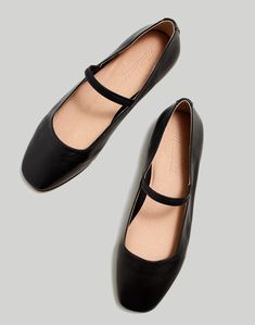 A comfy classic, these leather ballet flats with an elastic strap are a complement to any warm-weather 'fit. Plus, our MWL Cloudlift Lite padding makes it feel like you're walking on a...well, you know.We heard you, Greta fans: an early version of this shoe had a faulty lining that has been fixed for all new shipments.Please note: this item will naturally stretch for a roomier fit, so we recommend ordering a half size smaller than your normal size. Some wrinkling and buckling may occur due to th Black Ballet Shoes, Neutral Capsule Wardrobe, Classy Yet Trendy, Flats Outfit, Black Ballet, Travel Capsule Wardrobe, Leather Industry, Minimalist Capsule Wardrobe, Black Ballet Flats