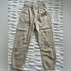 Very Comfortable And Flattering Zara Casual Cargo Pants With Elastic Waistband, Casual Khaki Paperbag Waist Pants, Casual Paperbag Waist Khaki Pants, Casual High Rise Beige Bottoms, Casual High Rise Beige Pants, Casual High-rise Beige Bottoms, Casual Khaki Paperbag Waist Bottoms, Casual Baggy Zara Bottoms, Zara High Waist Baggy Bottoms