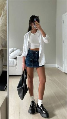 @breiigonzalez Denim Skirt Outfit Summer, Fall Skirt Outfits, Denim Mini Skirt Outfit, Skirt Outfits Aesthetic, Denim Skirt Outfit, Short Skirts Outfits, Skirt Outfits Summer, White Shirt Outfits, Fall Skirt