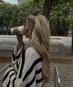 Brunette Instagram Pictures, Classy Girl Aesthetic Outfit, Blonde Styled Hair, How To Take Good Pictures For Instagram, Blonde Hair Inspiration Long, Winter Hair Ideas, Aesthetic Hair Styles, Day In The Life Aesthetic, Blond Long Hair