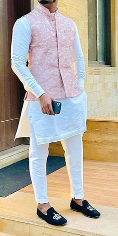 Men Dressing Style For Wedding, Wading Dress Indian Man, Kurta Man Style, Marriage Suits For Men Indian, Jodhpuri Kurta For Men Wedding, Mans Kurta Design, Indian Summer Wedding Outfits Men, Mens Clothing Styles Wedding Kurta