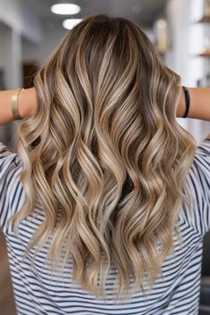 23 Stunning Winter Hair Color Ideas for Blondes 2024-2025: Balayage, Lowlights & Ombre" Light Brown Hair With Blonde Balayage, Green Eyes And Brown Eyes, Blonde Caramel Highlights, Winter Hair Colour For Blondes, Balayage Lowlights, Brown Hair With Blonde Balayage, Highlights Brown Hair Balayage, Blonde Lowlights, Icy Blonde Hair