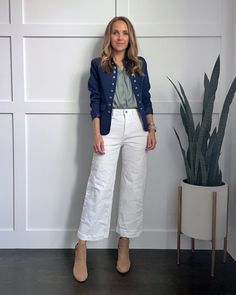 Cropped White Wide Leg Jeans Outfit, Cream Cropped Jeans Outfit, Wide Leg White Jeans Outfit, Wide Leg Cropped Pants Outfit, Cropped Wide Leg Pants Outfit, Wide Leg Cropped Jeans Outfit, White Wide Leg Jeans Outfit, Cream Jeans Outfit, Ankle Jeans Outfit