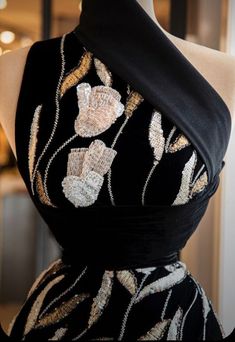 Mexican Theme Dresses, Velvet Diy, Coat Embroidery, Money Dress, Embroidery Scarf, Hand Beaded Embroidery, Fancy Dresses Long, Evening Gowns Elegant, Designer Party Wear Dresses