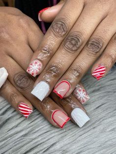 Acrylic Nail Designs Short Square Christmas, Short Square Acrylic Christmas Nails, Christmas Themed Nails Acrylic Short, Christmas Nails Shorties, Christmas Acrylics Short, Christmas Acrylic Nails Holiday Short, Shorties Christmas Nails, Short Christmas Nails 2023