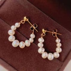 Pearl Earrings Designs Handmade, Diy Earrings Studs, Pearl Earrings Designs, Real Pearl Earrings, Mirror Jewelry, Simple Hoop Earrings, Freshwater Pearl Earrings, Earring Jackets, Jewelry Mirror