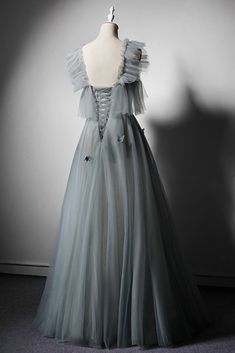 تول أخضر رمادي بدون أكتاف مقاس مخصص فستان طويل للحفلات الراقصة، فستان سهرة Gray Prom Dress With Fitted Bodice, Fitted Gray Tulle Dress, Fitted Gray Dresses With Sweep Train, Fitted Gray Dress With Sweep Train, Gray Fitted Dress With Sweep Train, Gray Dress For Prom Season, Gray Sleeveless Ruffled Dress, Sleeveless Gray Dress With Ruffles, Gray Sleeveless Dress With Ruffles