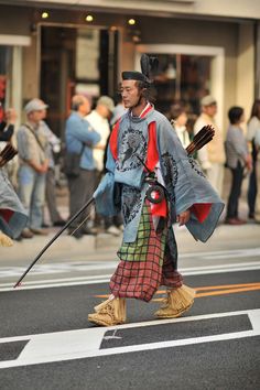 Traditional Japanese Fashion, Japanese Costume, Japanese History, Japanese Textiles, Maneki Neko, Japanese Outfits, Traditional Fashion