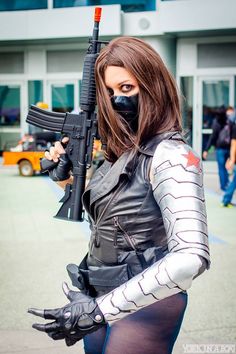 Winter is Coming // Lady Winter Soldier cosplay by Tenacious Bee // Photography by York in a Box - She got Worbla at cosplaysupplies.com and used automotive primer, metallic spray paint, and acrylic marker for the bionic arm. Soldier Female, Winter Soldier Costume, Superhero Cosplay, And Peggy, Cosplay Diy, Geek Girls, Winter Diy, Best Cosplay