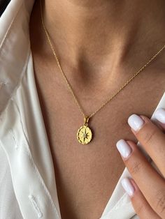 ⭐ Shine bright with our North Star Necklace - a celestial and guiding accessory that adds a touch of brilliance to your style. Get this cute jewelry made with the high quality elements✨ You can go with 925K Sterling Silver with the options of Gold, Rose Gold or White Gold finish Beautiful jewelry for everyone 💙 Details * 925K Sterling Silver → 14K Gold, Rose Gold or White Gold plated * Chain length is approximately either 18 inches  / 45 cm or 22 inches / 55 cm 18 inches (16+2 in extender) / 45 Minimalist Star Shaped Tarnish Resistant Jewelry, Celestial Yellow Gold Charm Necklaces For Everyday, Everyday Yellow Gold Star Jewelry, Everyday 14k Gold Jewelry With Star Charm, Everyday 14k Gold Star Jewelry, Dainty Round Jewelry With Star Charm, Everyday Gold Jewelry With Compass Design, Everyday Star-shaped Yellow Gold Jewelry, 14k Gold Silver Necklace With Compass Design