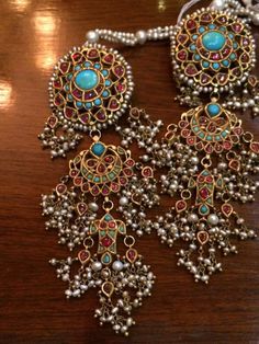 Long earrings with precious stones like firoza and pearls Firoza Jewellery, Mughal Jewellery, Contour Band, Traditional Indian Jewellery, My Gf, Polki Jewellery, Pakistani Jewelry