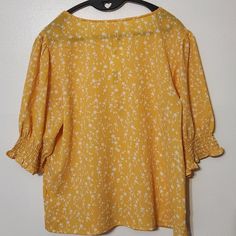 Very Pretty, Nwt Blouse By Bb Dakota (Steve Madden) Spring Yellow Floral Print Blouse, Yellow Floral Print Blouse For Spring, Yellow Floral Print Tops For Brunch, Yellow Short Sleeve Blouse For Brunch, Yellow Floral Print Blouse For Day Out, Yellow Short Sleeve Blouse For Day Out, Yellow Floral Print Blouse For Vacation, Yellow Tops For Daytime In Spring, Mustard Blouse For Spring Brunch