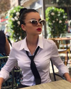 White Shirt And Tie Outfit Women, Woman Wearing Tie, Shirt And Tie Outfit Women, How To Style A Tie Women, Women Tie Outfit, Women Wearing Ties Outfits, Women In Ties Outfits, Woman Tie Outfit, Womens Tie Outfit