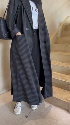 Fashion Outfits For School, Islamic Modest Fashion, Fashion Outfits Casual, Abaya Designs Latest, Abaya Outfit, Outfit Ideas Fashion, Fashion Outfit Ideas, Blouse Casual Fashion, Modesty Outfits