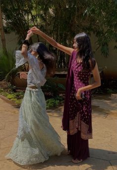 Traditional Duo Poses, Navratri Captions, Lehenga Pictures, Cute Friend Poses, Sisters Photoshoot Poses, Sister Poses, Bff Poses, Sisters Photoshoot, Creative Poses