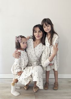 Mom And Daughter Dresses Indian, Baby Matching Outfits, Matching Mommy Daughter Outfits, Mommy And Me Dress, Mom And Baby Dresses, Mommy And Me Matching Outfits, Kids Outfits Daughters, Chinese Fancy Dress, Mom Daughter Outfits