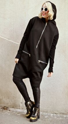 Short Boho, Loose Jumper, Jumper Pants, Short Noir, Tokyo Street Fashion, Hooded Jumper, Loose Hoodie, Badass Style, Oversized Jumper