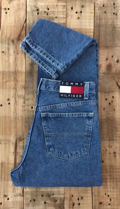 Tommy Hilfiger Aesthetic, Haliee Steinfeld, Baggy Aesthetic, Tommy Hilfiger Jeans Woman, Thrift Board, Vintage High Waisted Jeans, Wardrobe Organization, Vintage Tommy Hilfiger Jeans, High Waisted Jeans Vintage