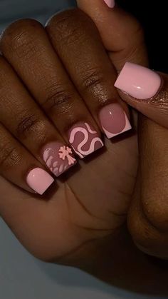 Short Summer Nails Black Women, Abstract Nails Short, Unique Acrylic Nails Short, Bad And Boujee Nails Short, 16 Birthday Outfit Ideas, Dope Short Nail Designs, Short Birthday Nails, Nails Abstract