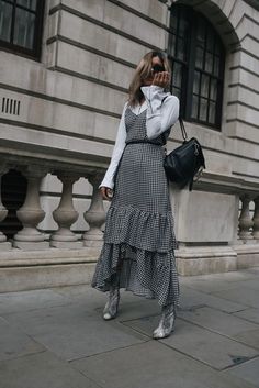 Autumn Elegance: The Ultimate Guide to Fall Dresses 2024 Fall Layered Outfits, Layering Outfits Fall, Layered Outfits, Instagram Algorithm, Backpack Fashion, Fall Dress Outfit, Layered Fashion, Elegante Casual, Fall Layers