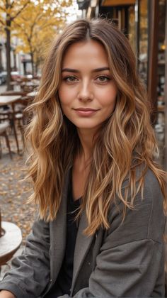 Fall Blonde Caramel Hair Color, Caramel Hair On Brown Hair, Balayage Hair Natural Brown, Hair Color Inspo Medium Length, Bronde Balayage Caramel, Medium Roots Blonde Hair Balayage, Bronde Balayage With Copper Tones, Partial Honey Balayage, Cool Hair For Women