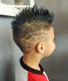 Mowhak Hairstyle Boy, Spider Man Haircut Design, Sonic Haircut, Spiderman Haircut, Spider Web Hair Design, Faded Mohawk Boys, Mohawk Boys