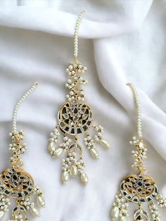 Mirror work and gold plated, this set is perfect for bridesmaid or mehendi/Sangeet to wear with any outfit! Elegant Mirror Work Jewelry Sets For Festive Occasions, Elegant Bridal Earrings With Zari Work For Festivals, Elegant Bridal Earrings With Zari Work For Diwali, Elegant Festive Jewelry Sets With Mirror Work, Elegant Tikka With Intricate Design For Festive Occasions, Elegant Chandbali Tikka For Eid, Elegant Chandbali Jewelry Sets With Zari Work, Chandbali Kundan Tikka With Mirror Work, Elegant Wedding Bridal Earrings With Zari Work