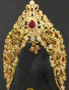 Gold Vaddanam Designs Latest, Aravanki Gold Designs, Vaddanam Designs, Gold Haram, Gold Jewels Design, Long Gown Design, Gold Jewellry