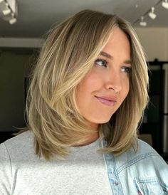 Lob with Face-Framing Feathering Shoulder Length Face Framing Layers, Lob With Face Framing, Short Hair With Face Framing, Lob Fine Hair, Fine Hair With Layers, Lob With Face Framing Layers, Bob With Face Framing Layers, Face Framing Bob, Bob With Face Framing